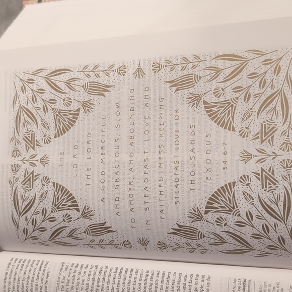 ESV Women's Study Bible Artist Series Hardcover w/Cloth "Emma" By Crossway. New - Picture 7 of 9